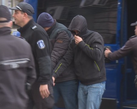 Пускат под парична гаранция двама от обвинените за педофилски материали