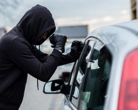 Трима пловдивчани задигнаха кола в Столипиново, хванаха ги часове по-късно