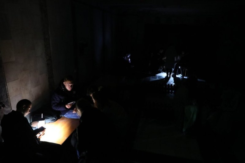 Милиони хора в Украйна са без ток и отопление дни наред