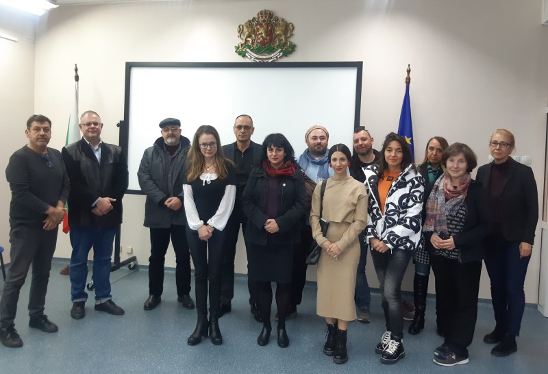 Учители от Художествената гимназия откриха изложба в Пловдив