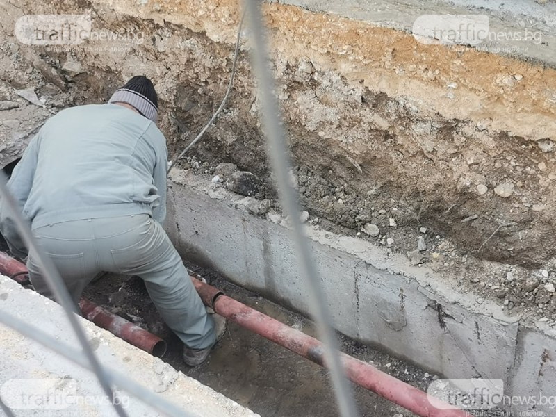 ВиК копае в цех, за да оправи поредната авария в квартал на Пловдив