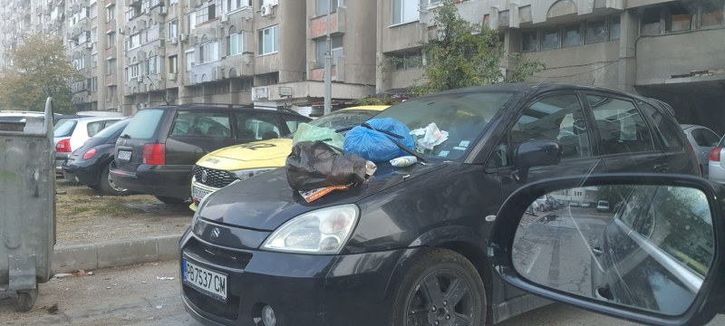 Заринаха пловдивски автомобил с отпадъци в район Северен. Снимка от
