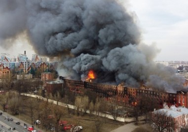 Десет души пострадаха днес при пожар в текстилна фабрика в окръг