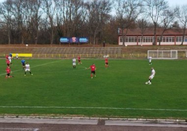 Отборът на Локомотив II Пловдив продължава с отличните игри в
