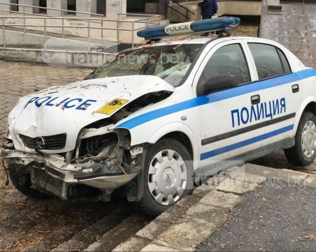 Форд помете патрулка на магистралата до Пловдив, отбиха движението за Бургас