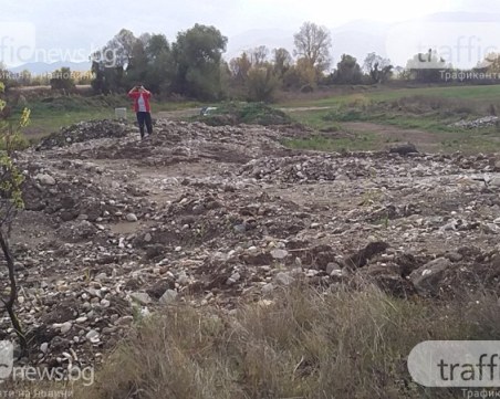 Инспектори от Министерството на културата направиха оглед на праисторическата могила до Долнослав