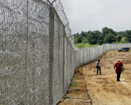Ген. Радев: Оградата на границата спира само дивите прасета
