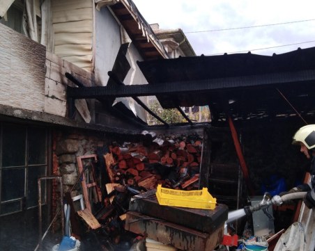 Пожар избухна в къща в сопотско село