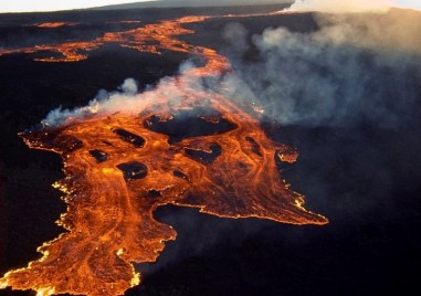 Хавайският Мауна Лоа най големият действащ вулкан в света изригна за