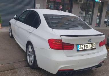 BMW с турска регистрация блокира достъпа на гараж на пловдивчанин