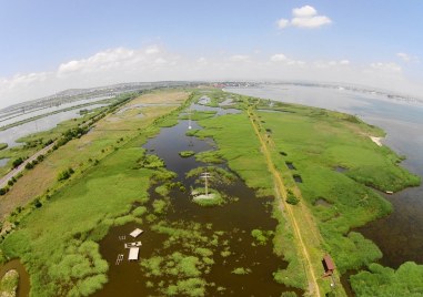 Двама рибари изчезнаха в бургаското езеро Мандра Сигналът е постъпил