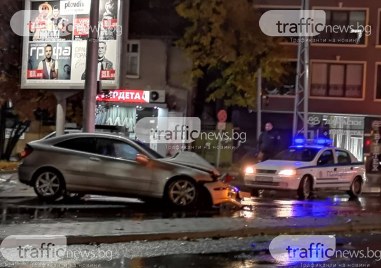 Тежка катастрофа е станала на кръстовището на бул Христо Ботев
