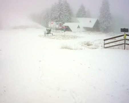 Бяла приказка и в Пампорово! Пуснаха оръдията за изкуствен сняг