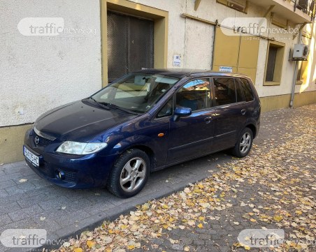 Общинари от Сопот зарязаха служебния си автомобил върху тротоар в Пловдив