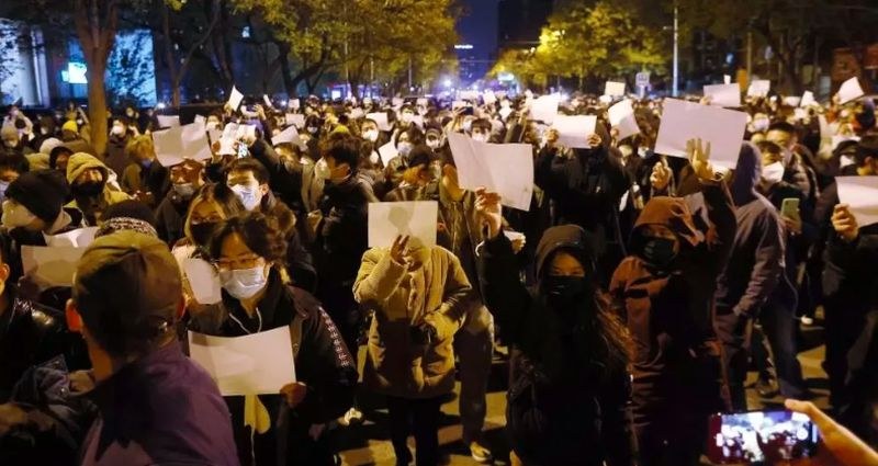 Пети ден рекордни случаи на COVID-19 в Китай! Протести срещу мерките