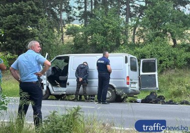 Полицията задържа микробус с 23 ма нелигални мигранти на Подбалканския път