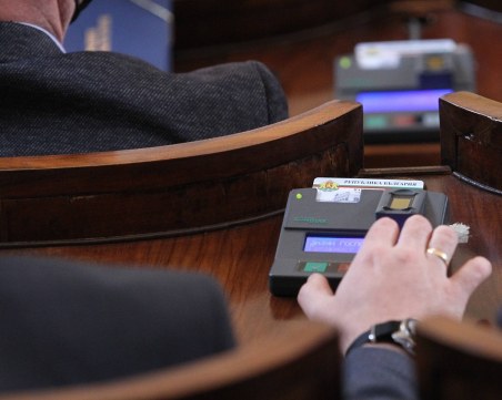 Депутатите приеха на първо четене удължения бюджет