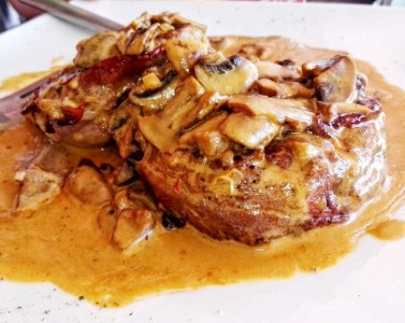 Докажете кулинарните си умения със сочно свинско с гъби