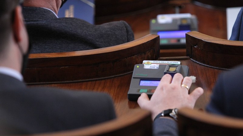 Депутатите приеха на първо четене удължения бюджет