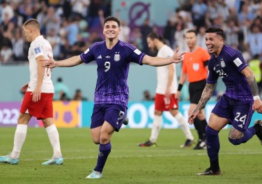 Аржентина победи с 2 0 Полша и продължава към осминафиналите Меси