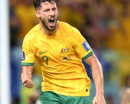 Австралия шокира Дания и се класира за елиминациите