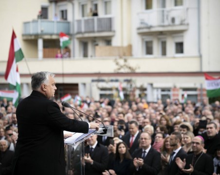 EK иска замразяване на финансирането за Унгария