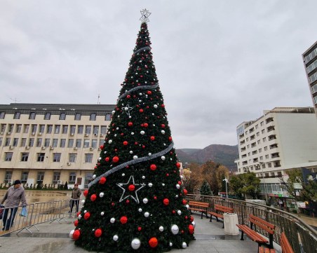Коледно настроение завладя и Асеновград