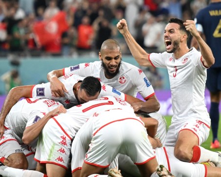 Тунис победи световния шампион Франция, но не успя да продължи към елиминациите