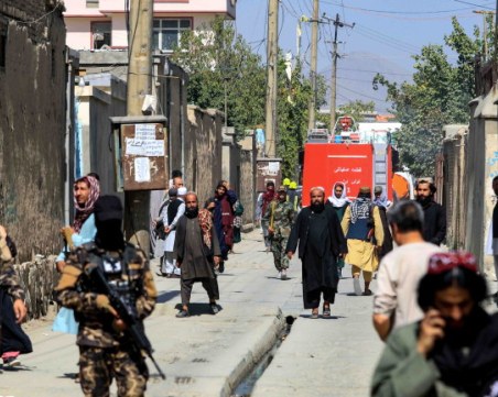 Взрив в афганистанско училище! Най-малко 16 са жертвите