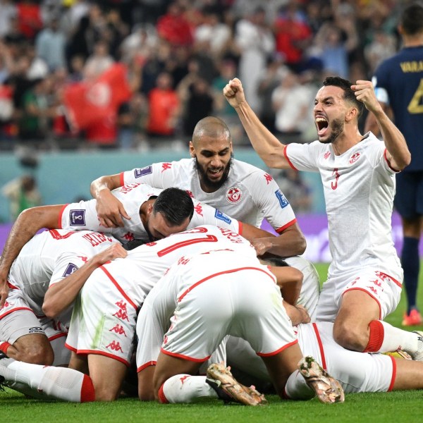 Тунис победи световния шампион Франция, но не успя да продължи към елиминациите