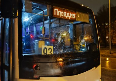 Щетите по изпочупените два автобуса и маршрутка в Пловдив възлизат