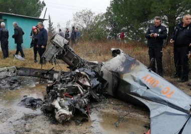 Учебен едномоторен самолет се разби в турския град Бурса, съобщи