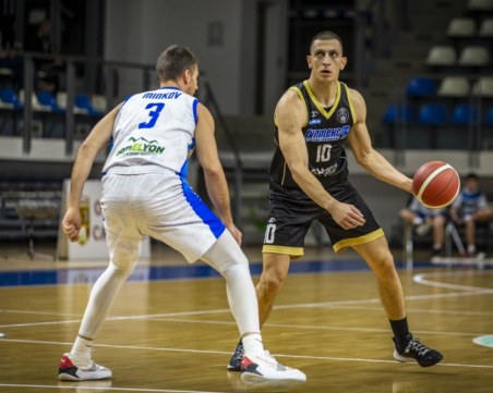 Академик с гостуване на Спартак Плевен