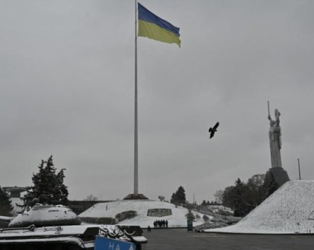 Кличко призова киевчани да се запасят с вода, храна и топли дрехи, ако токът спре напълно