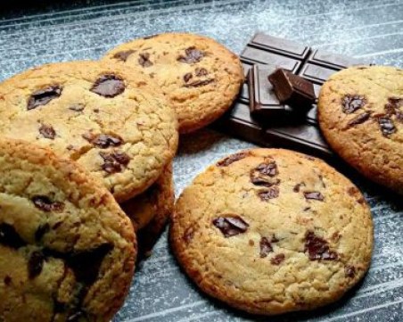 Коледа наближава, пригответе си тези невероятни сладки с шоколадови капки