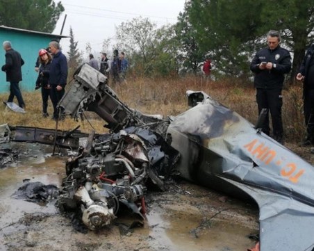 Учебен самолет се разби в Турция, има загинали