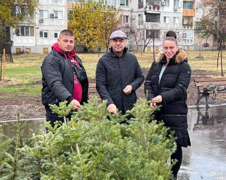 Засадиха още дръвчета в парк „Кан Крум” в „Тракия”