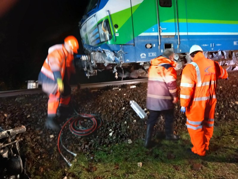 200 кубика скална маса е паднала пред катастрофиралия влак в Пловдивско