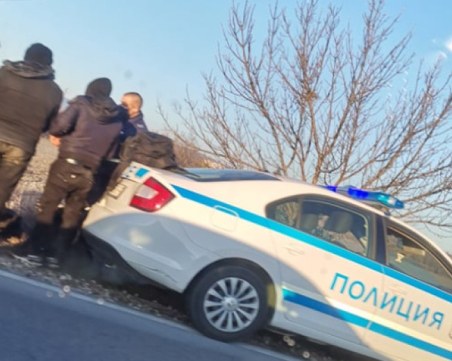 Хванаха група мигранти на АМ 