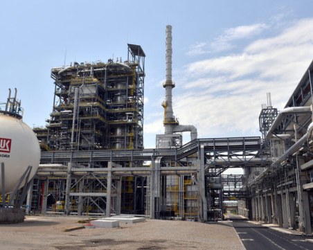 Италия пое управлението над рафинерия на 