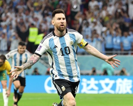 Аржентина се измъчи с Австралия, но успя да се класира за четвъртфиналите