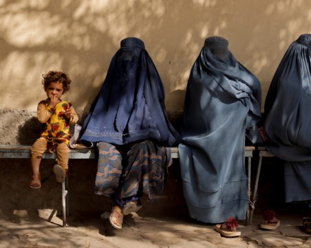 ООН прогнозира: Рекордни 28,3 млн. души в Афганистан бедстват през 2023 г.