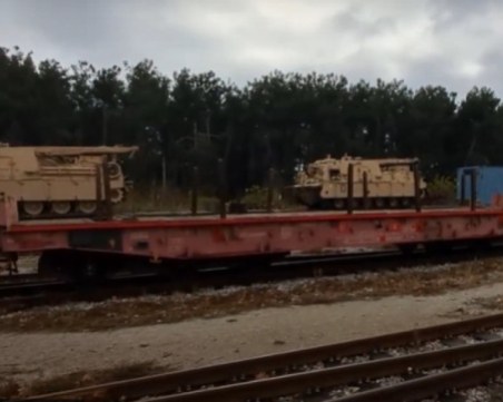 Влак с военна техника на НАТО дерайлира в Гърция