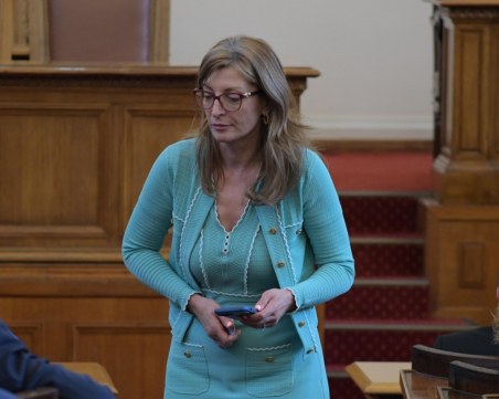 Захариева: Ако трябва, ще внесем и кабинет на малцинството, вероятно няма да успее