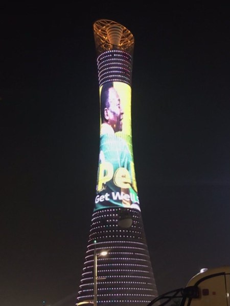 Пожелаха на Пеле здраве върху най-високата сграда в Катар