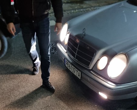 Агресия в Пловдив: Мерцедес едва не прегази баща с дете и куче, избяга след обаждане на 112