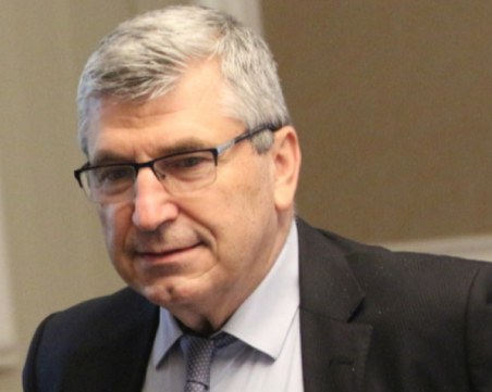 Илиян Василев: Шантаж е заплахата на „Лукойл”, че ще затвори
