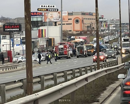 10 коли и два тира катастрофираха на Околовръстното в София