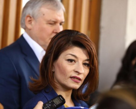 Атанасова: Заложихме на човек, който е далеч от политиката