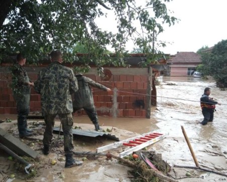 Община Карлово очаква още помощ от държавата за справянето с щетите от наводнението
